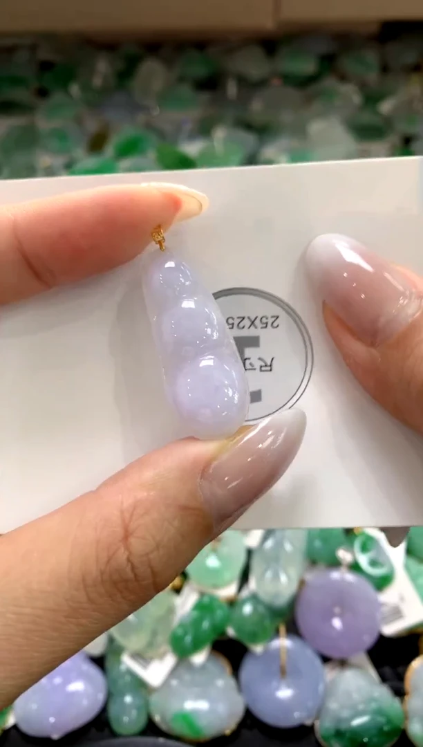 颈饰18K金镶嵌翡翠1111111111111111