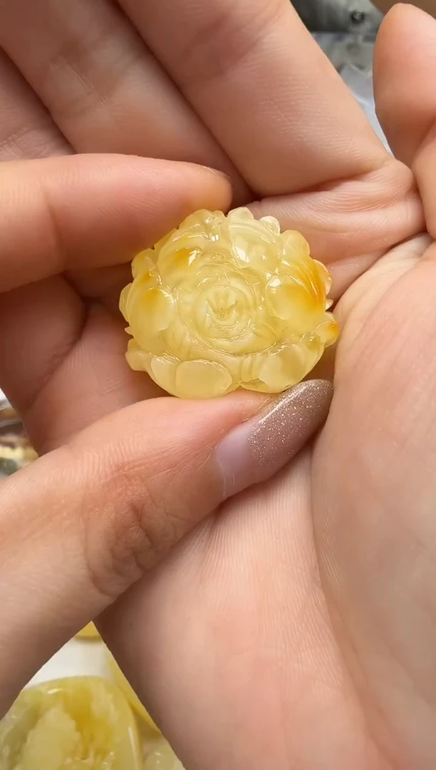 裸石琥珀未镶嵌如图