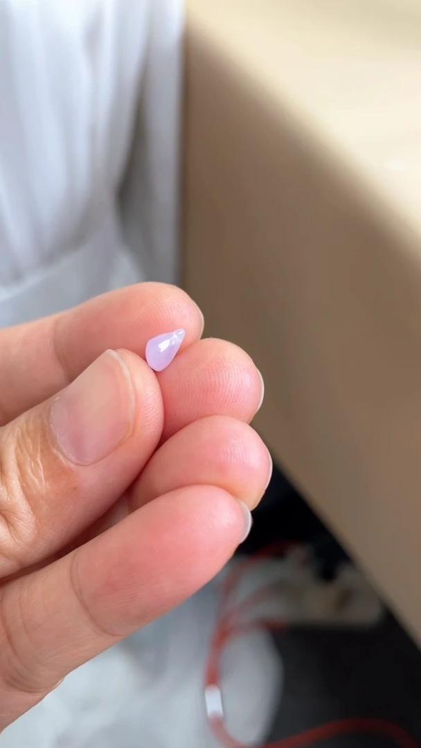 翡翠未镶嵌颈饰滴流