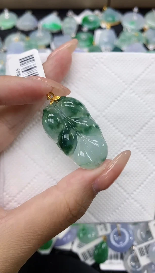 颈饰18K金镶嵌翡翠11111111111