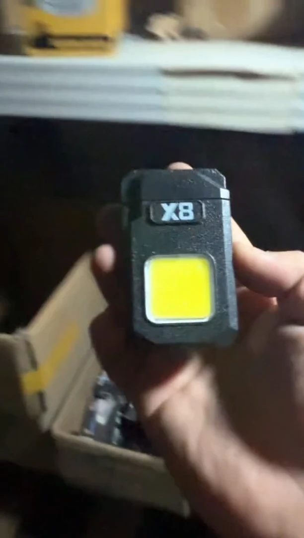 户外强光高亮手电筒