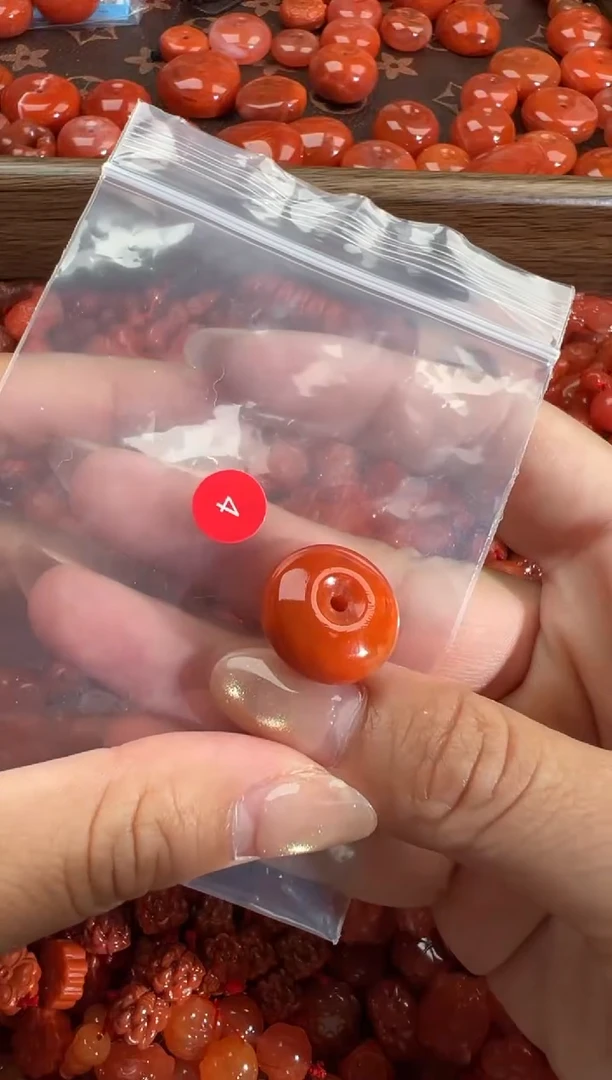 南红玛瑙未镶嵌颈饰1