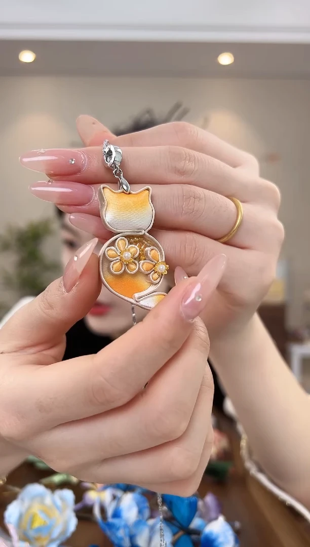 刺绣盘扣喵咪项链