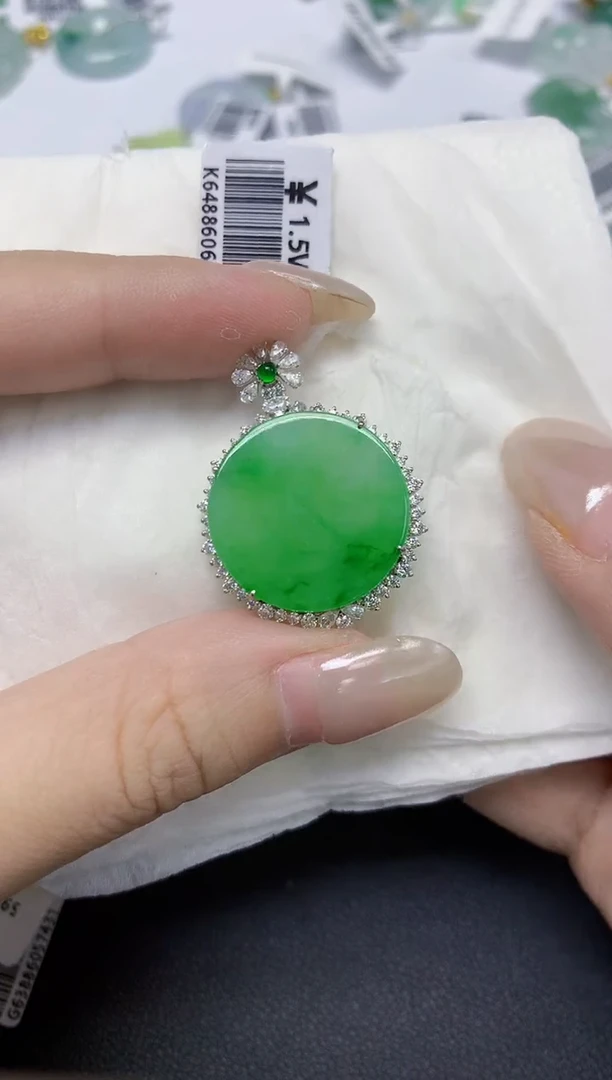 翡翠18K金镶嵌颈饰天然缅甸翡翠A货