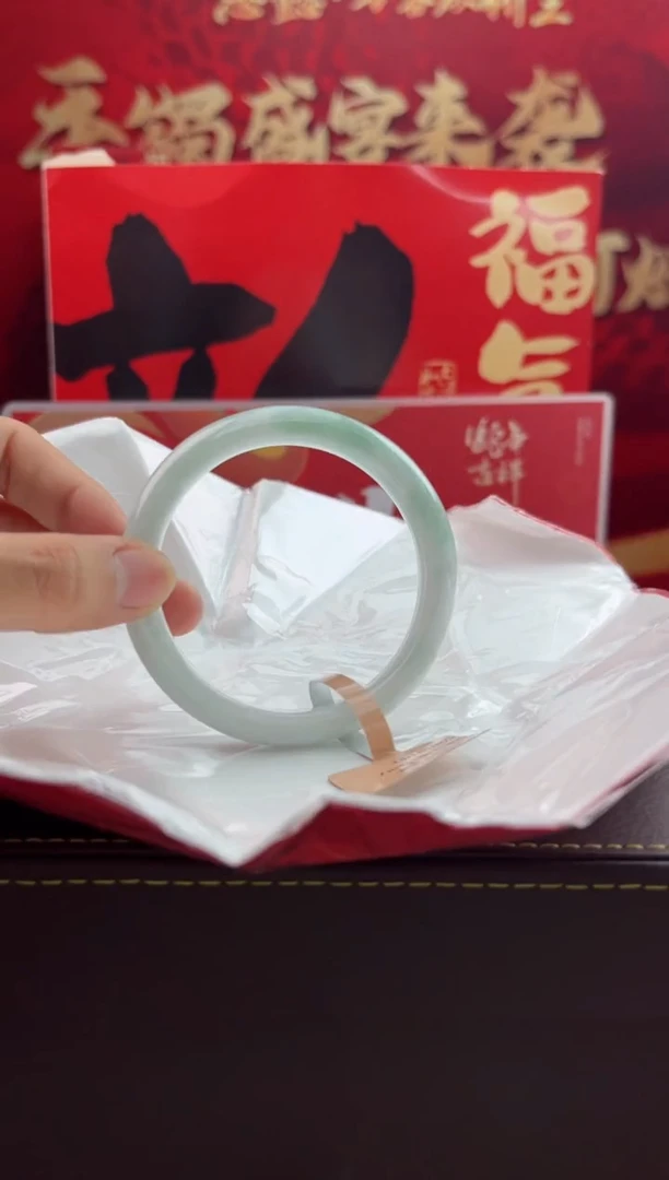 【闪购商品】翡翠手镯未镶嵌8翡翠手镯（微瑕）