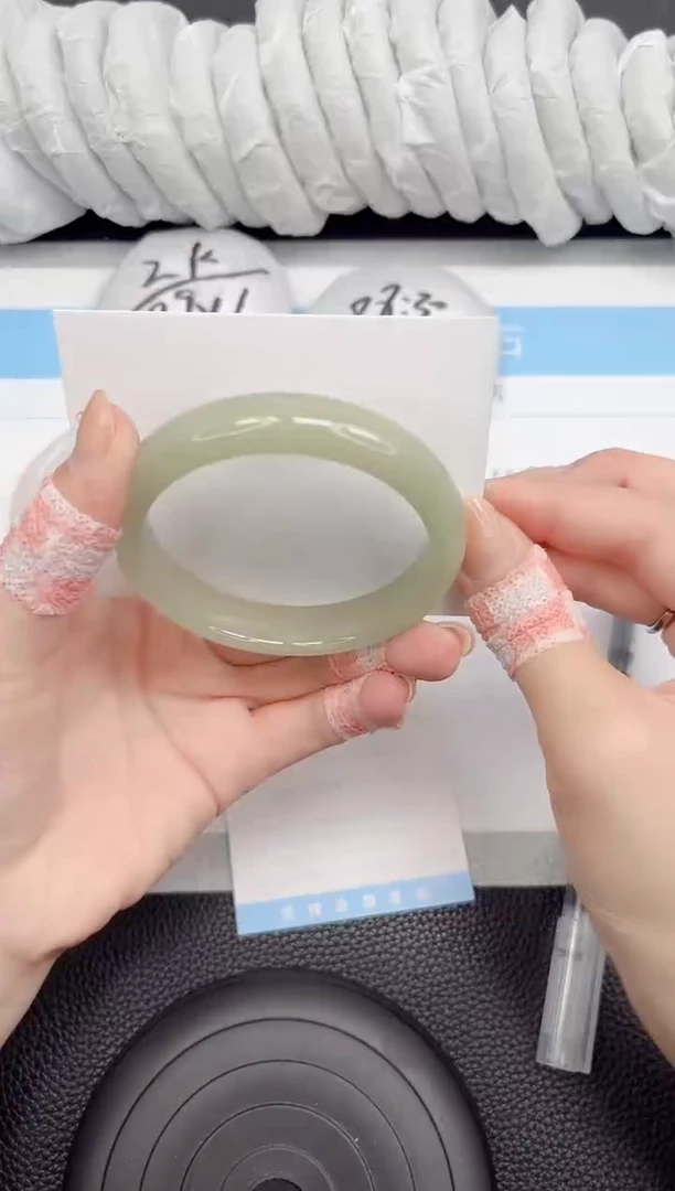 石英质玉手镯未镶嵌38-58