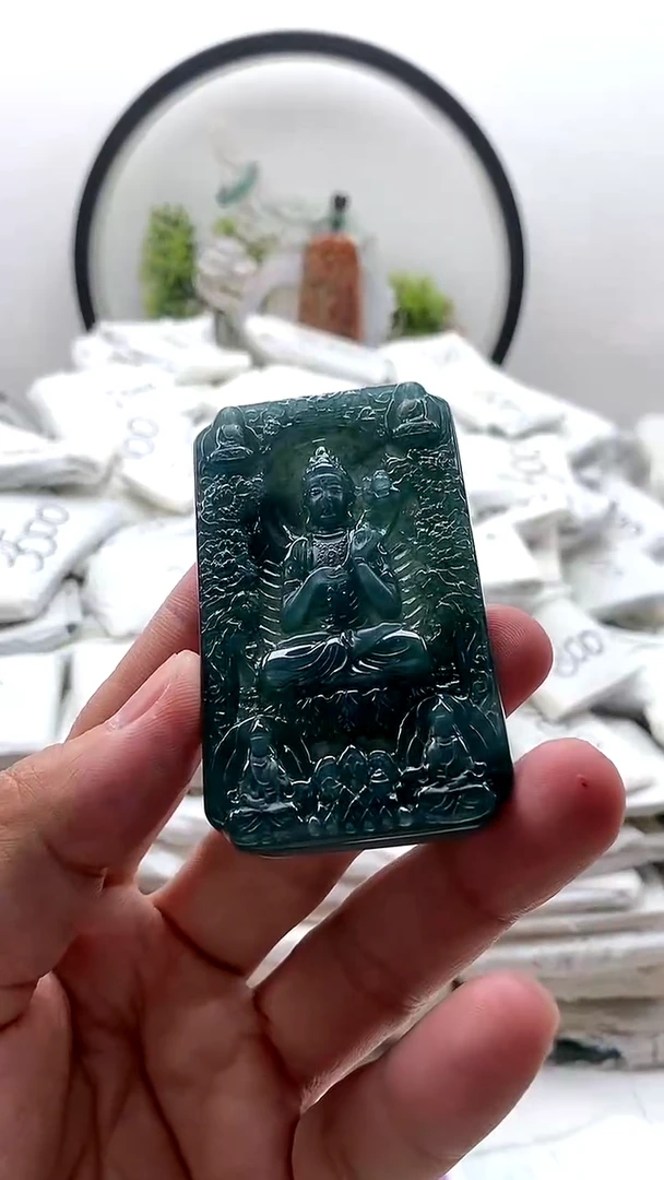 翡翠未镶嵌颈饰大势至