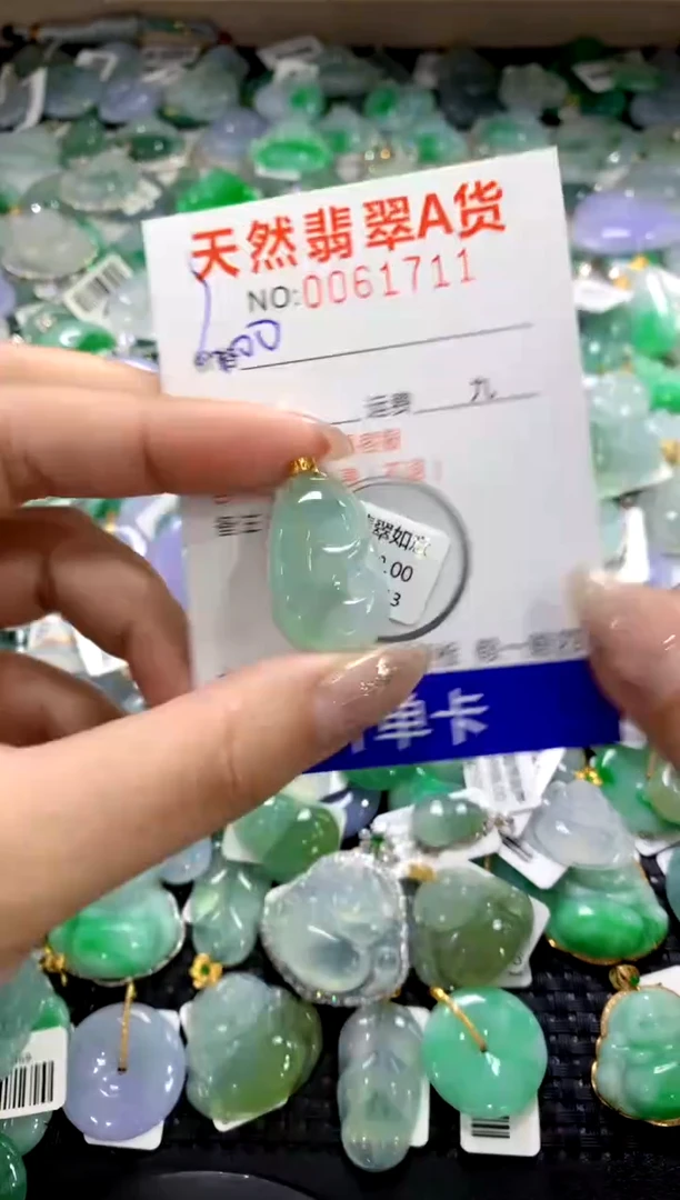 颈饰18K金镶嵌翡翠1111111111111111