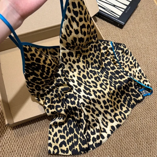 法式轻奢豹纹高级感吊带睡衣女新款显气质宽松大码休闲家居服套装