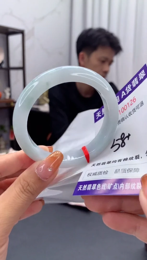 未镶嵌手镯翡翠有纹，完美者勿拍