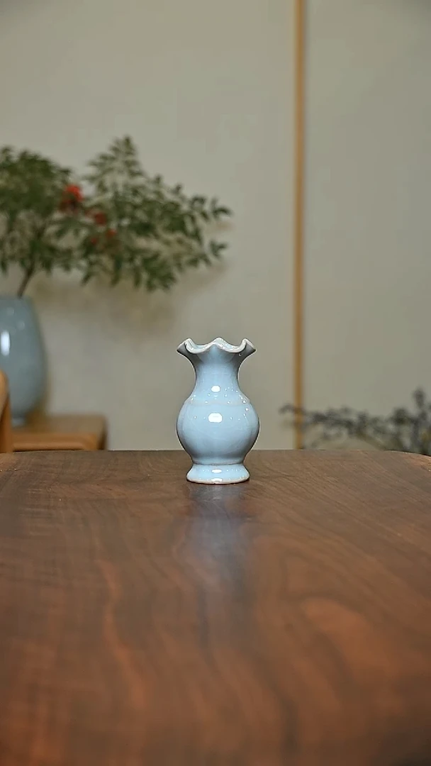 荷叶口瓶 天青 微瑕 无款