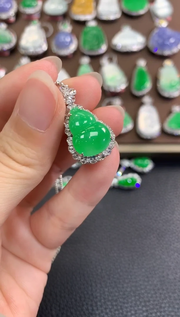 翡翠18K金镶嵌吊坠(不含链)春日珠宝 B76