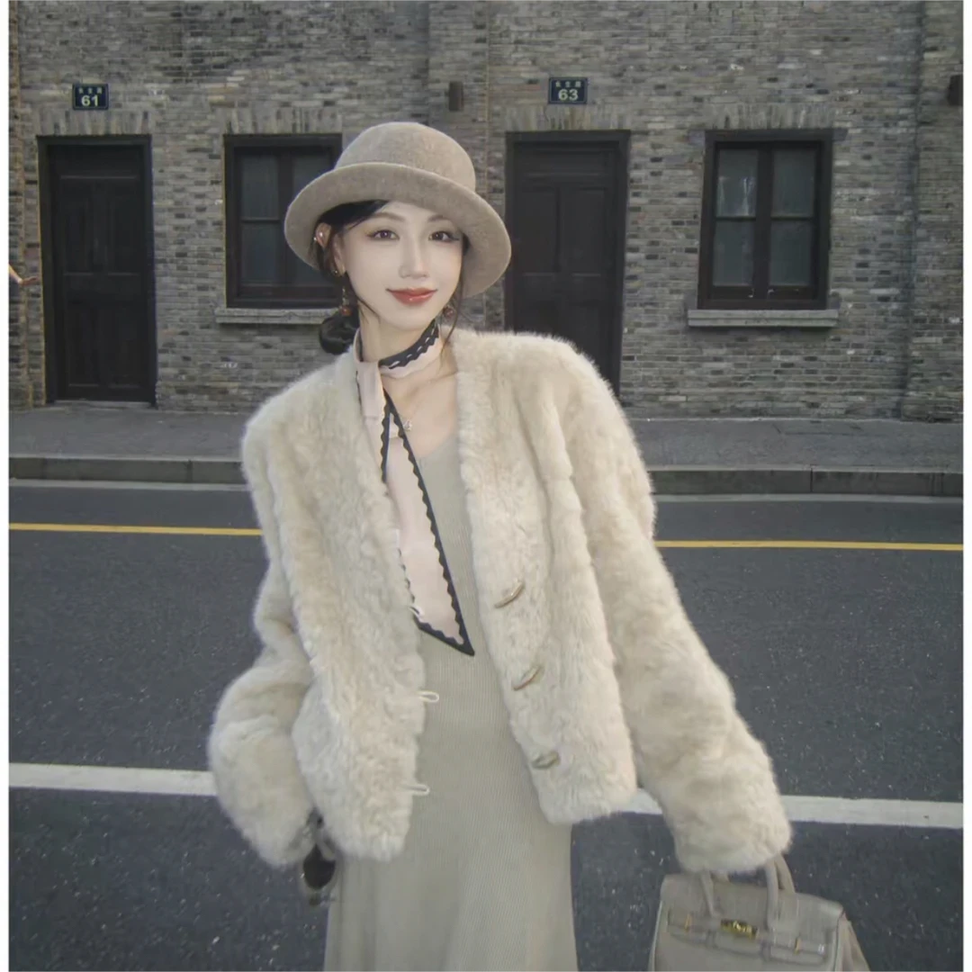 2025秋冬新款花狐貂毛毛短外套女牛角扣女V领短款纯色装时尚百搭