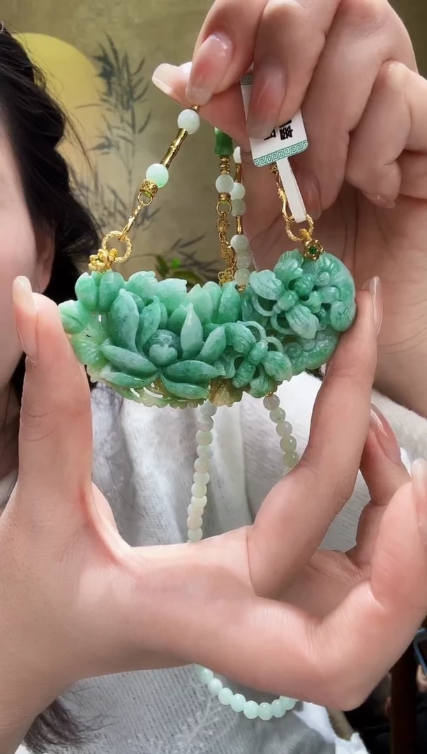 颈饰未镶嵌翡翠吊坠