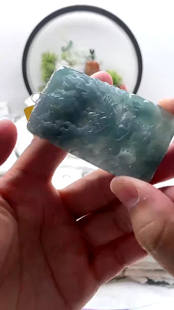 颈饰未镶嵌翡翠龙牌