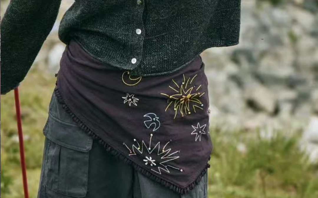 KOKOWANG早秋新款时尚百搭重工手工钉珠花朵披肩X0015G25S01