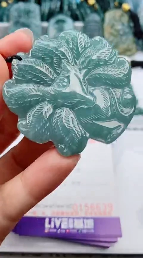 翡翠未镶嵌颈饰
