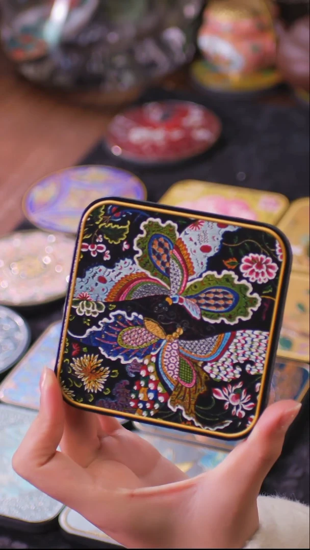 壹藏贰宝蝶恋花图案杯垫一片