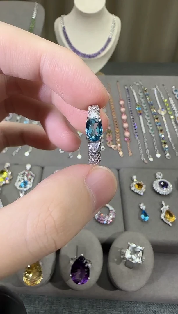 银S925镶嵌戒指托帕石6*8mm戒指伦敦蓝简约款