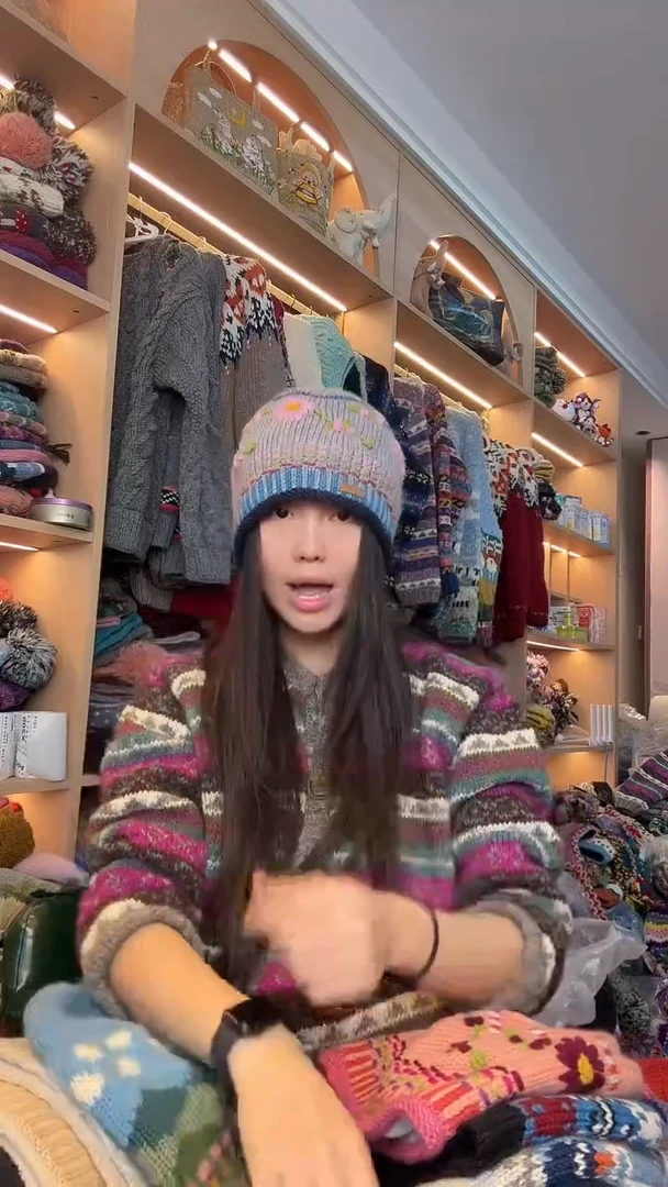 绵羊毛灰蓝色刺绣卷边帽