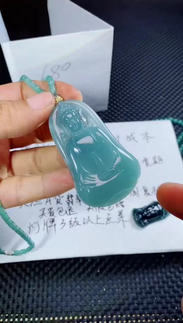 翡翠未镶嵌颈饰