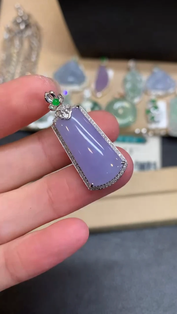 【闪购商品】翡翠颈饰18K金镶嵌无事牌【无服务费】