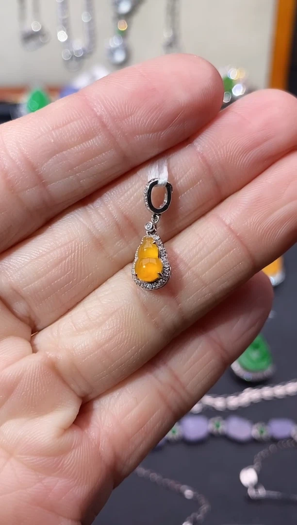 【闪购商品】翡翠吊坠(不含链)18K金镶嵌吊坠