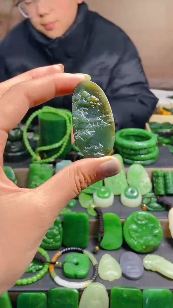 颈饰未镶嵌和田玉1