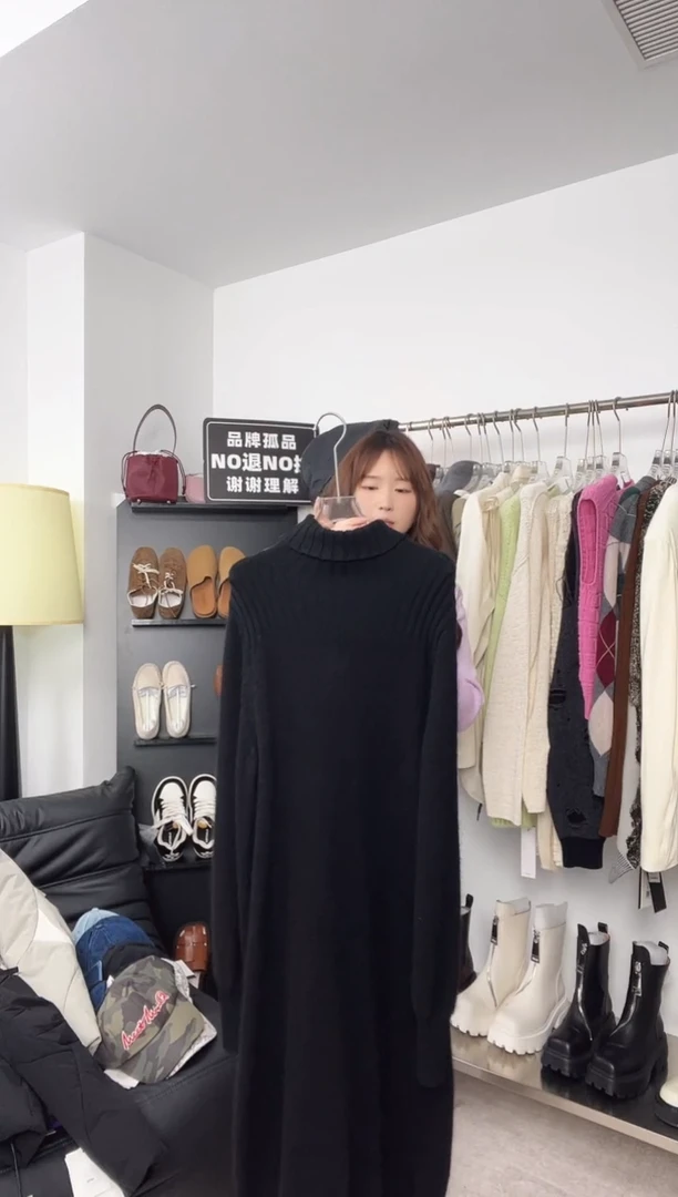 编号050  国外品牌 毛衣裙 推荐110斤内 已开价