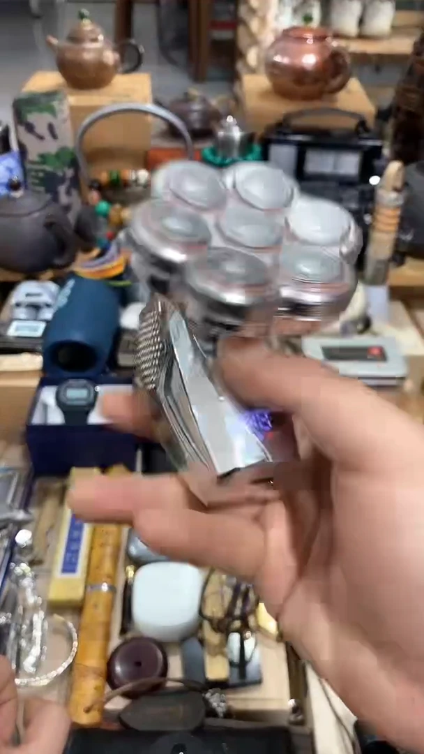 瓷片1闪购商品  如图所示