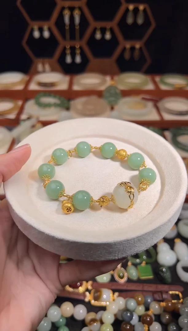 18K金镶嵌手链和田玉精品