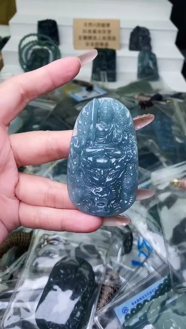 颈饰18K金镶嵌翡翠