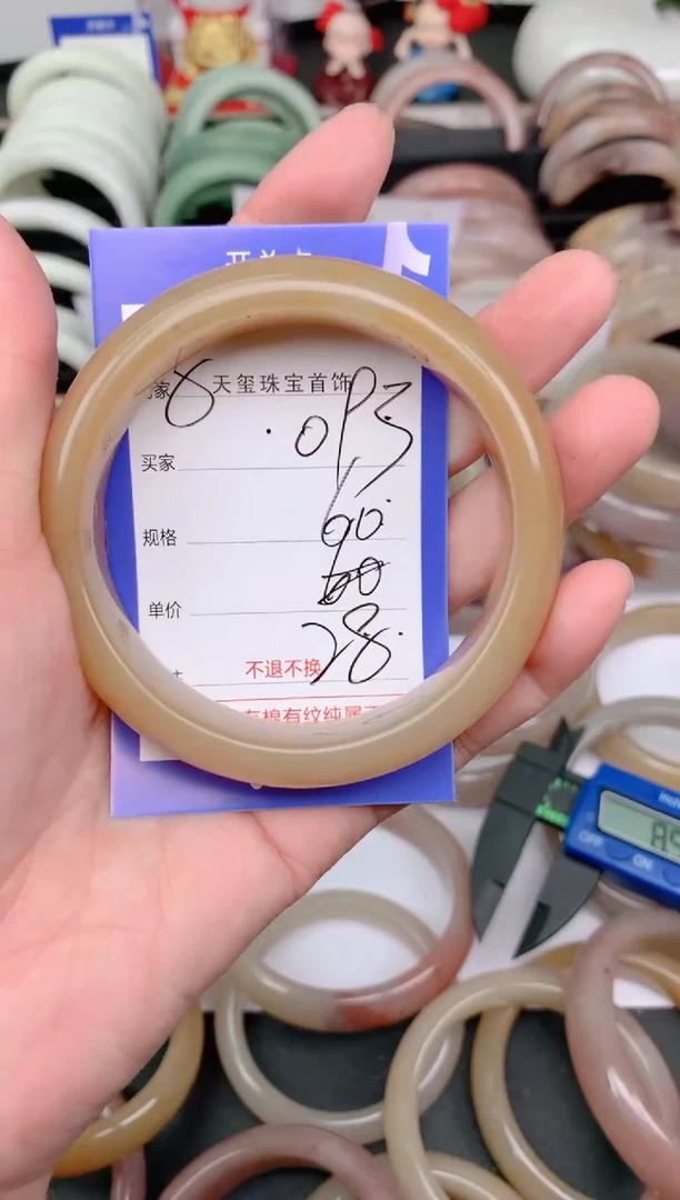 未镶嵌手镯石英质玉093