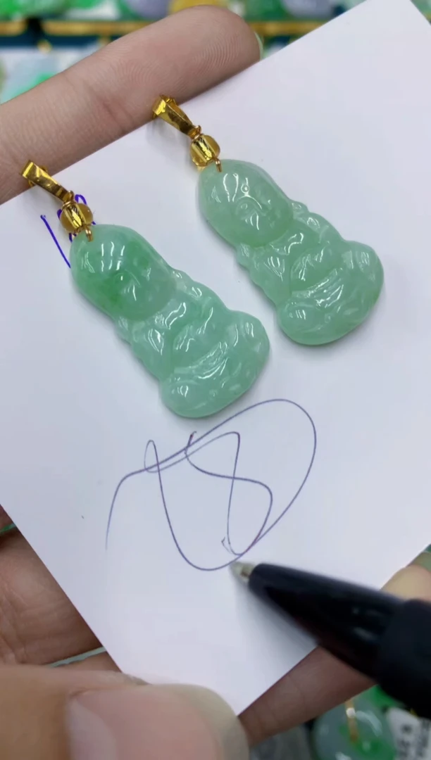 翡翠未镶嵌颈饰1111111111多样性发其一