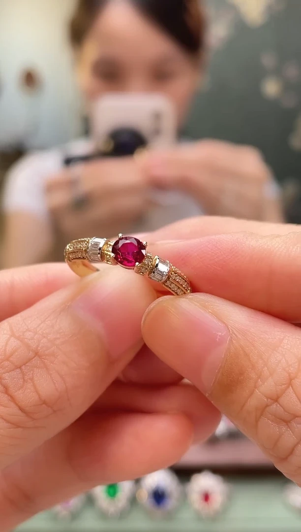 18K金镶嵌戒指红宝石鸽血红主石：0.47ct