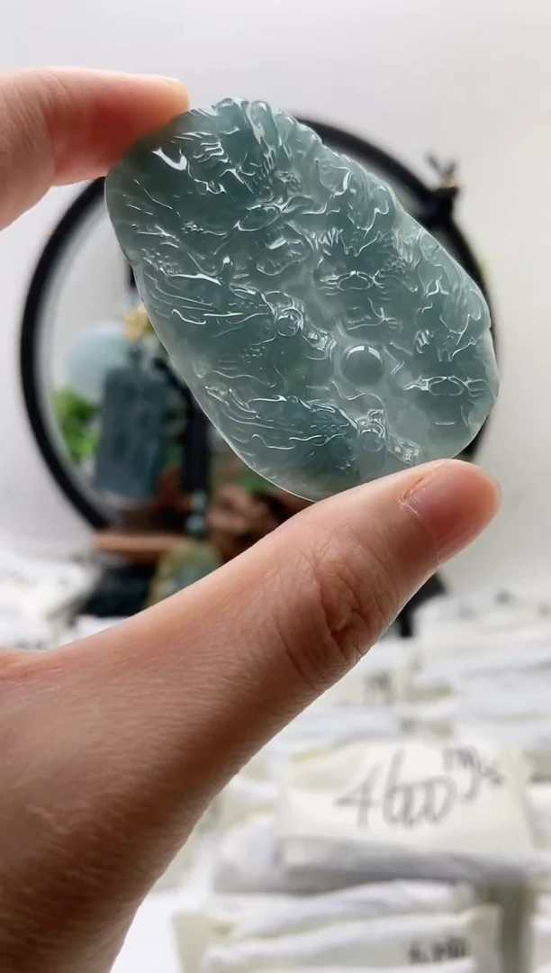 翡翠未镶嵌颈饰九龙牌