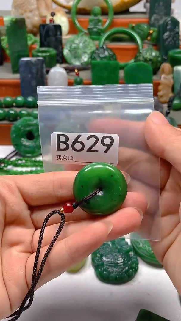 和田玉未镶嵌珠宝半成品1