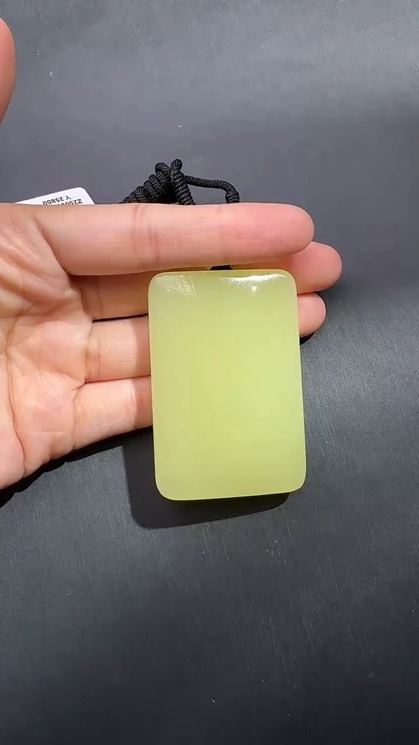 颈饰未镶嵌和田玉吊坠