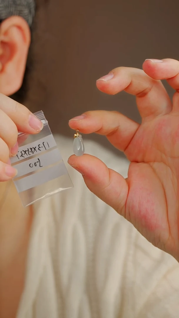 【闪购商品】翡翠颈饰18K金镶嵌福瓜