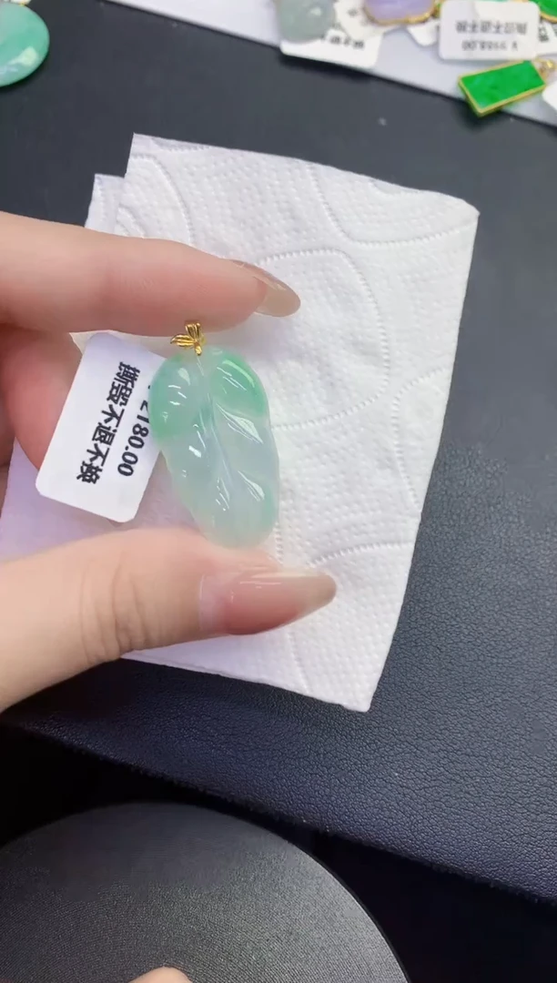 颈饰18K金镶嵌翡翠缅甸天然翡翠A货