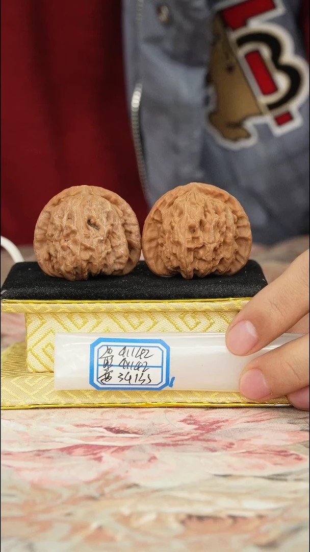 【闪购商品】文玩核桃把件白狮子