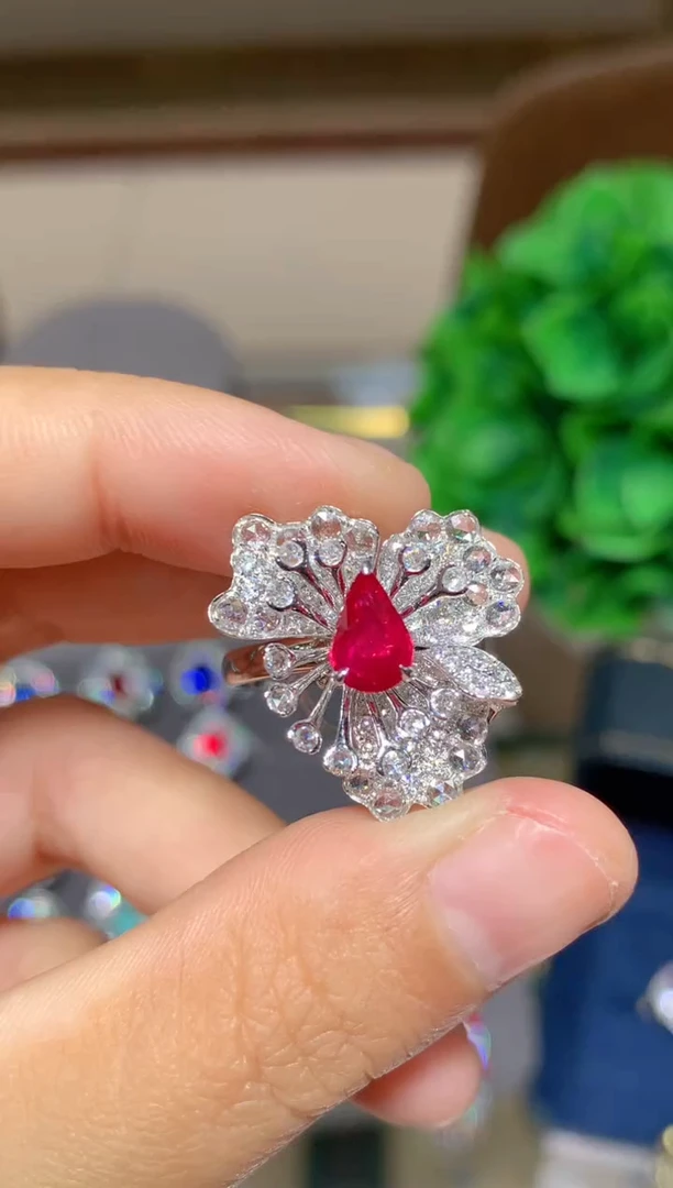 18K金镶嵌戒指红宝石1.05ct 无烧鸽血红