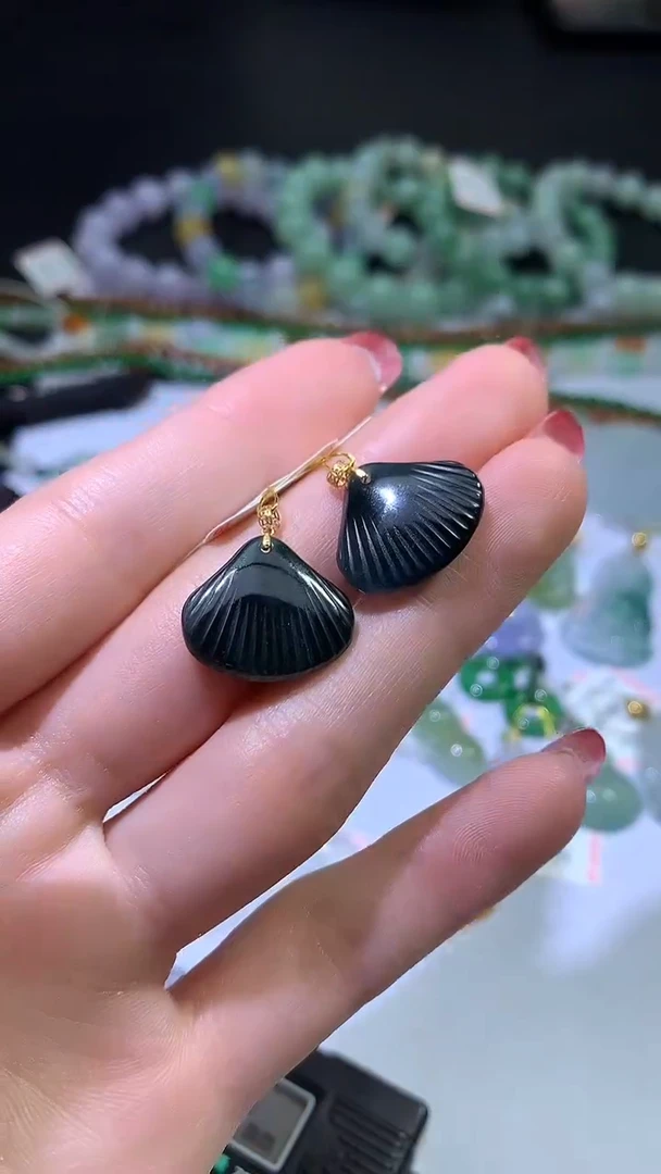 颈饰18K金镶嵌翡翠ZX018757多样性发一