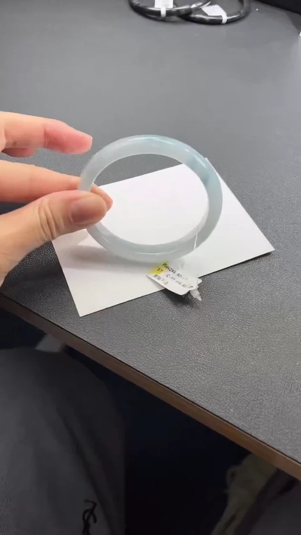 【闪购商品】翡翠手镯未镶嵌贵妃