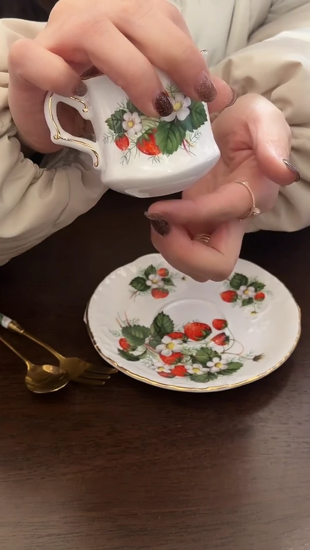 每天早上六点（普罗旺斯杯碟 草莓）