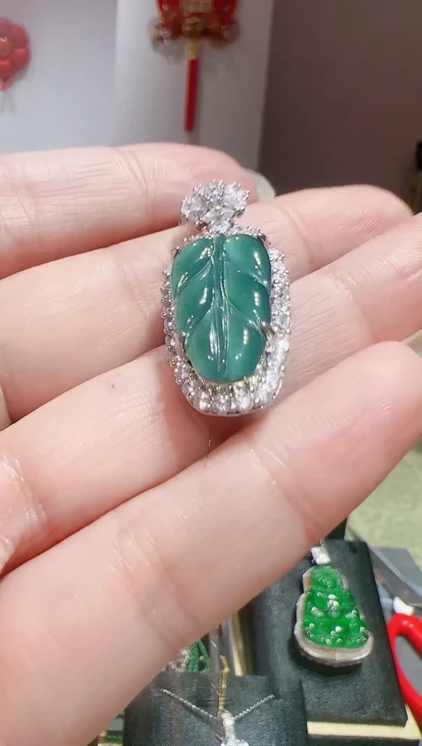 【闪购商品】翡翠颈饰未镶嵌202521484