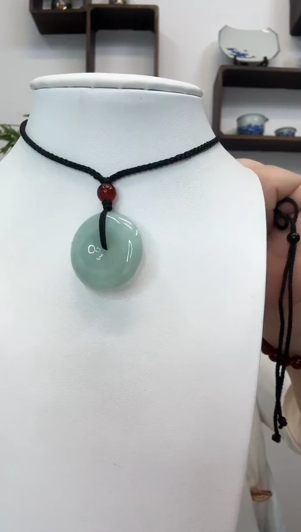 颈饰未镶嵌翡翠平安扣