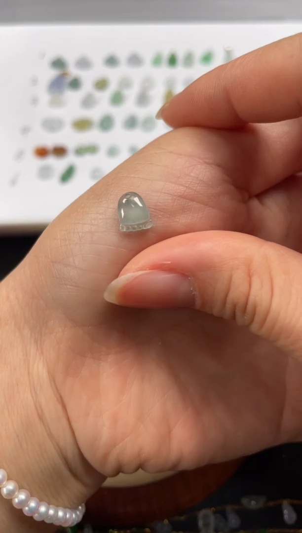 吊坠(不含链)18K金镶嵌翡翠一个JK521