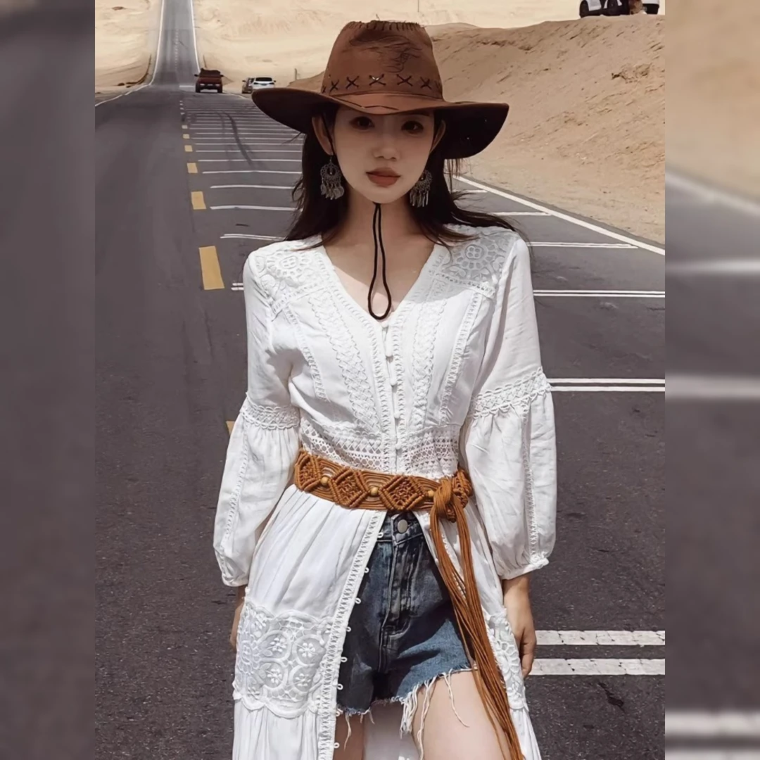 法式复古V领白色连衣裙女2025春季海边度假民族风开叉蕾丝长裙子