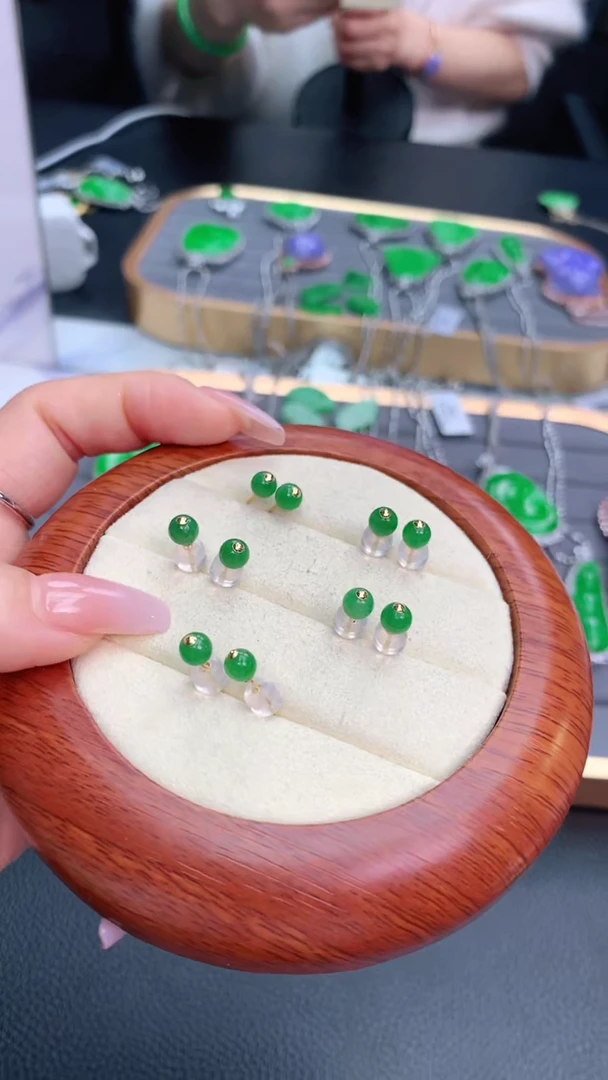 【闪购商品】翡翠耳饰18K金镶嵌赠礼盒证书 多样性发货其一